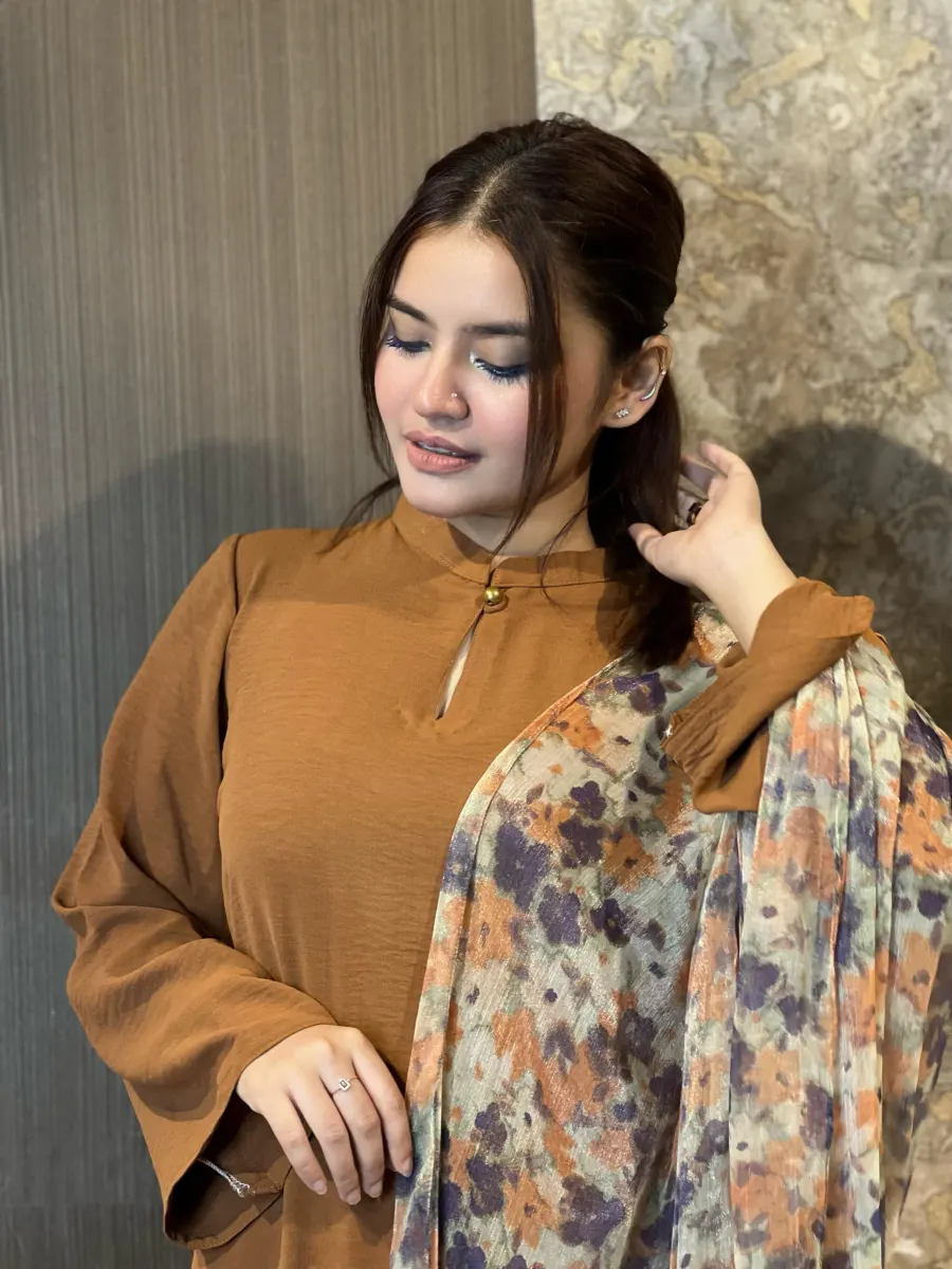Brown CY | Three piece - Image 2
