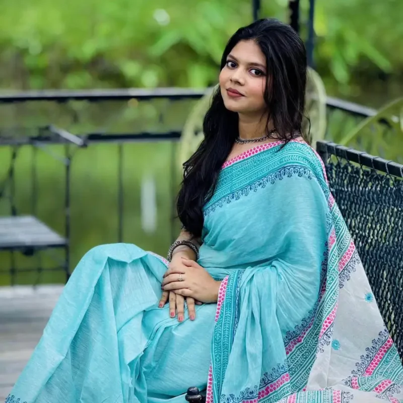 সুস্মিতার নীল আকাশ |  শাড়ী